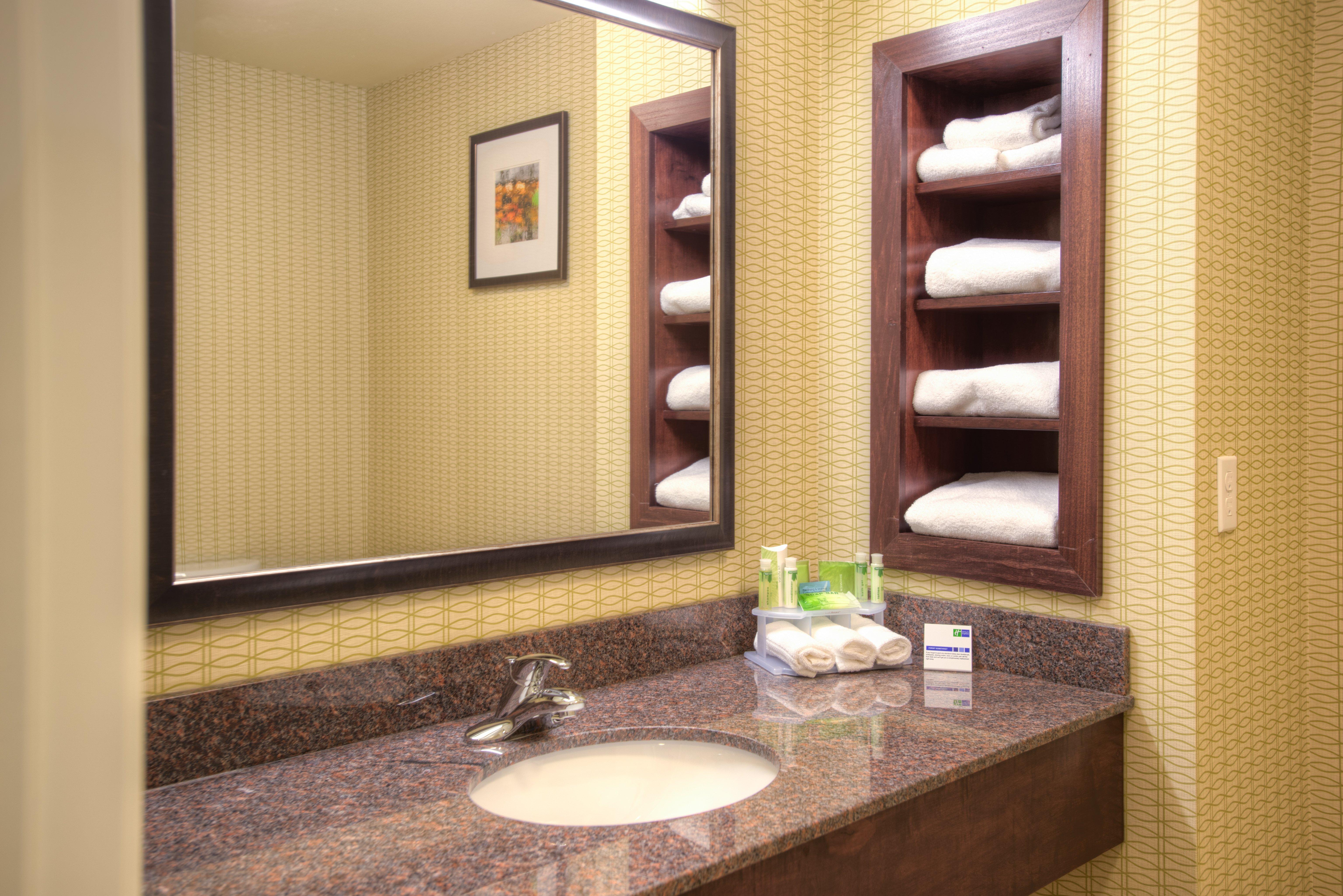 Hilton Garden Inn Tacoma Downtown Bagian luar foto