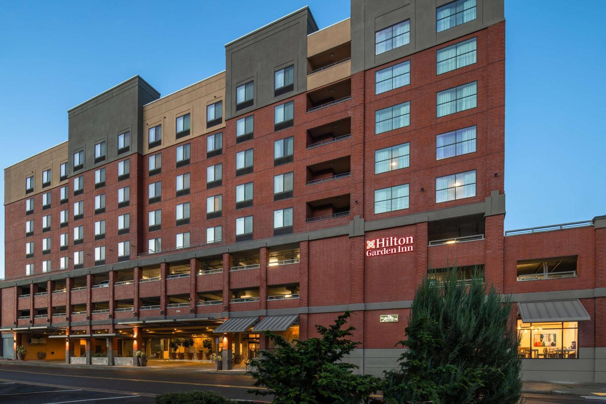 Hilton Garden Inn Tacoma Downtown Bagian luar foto