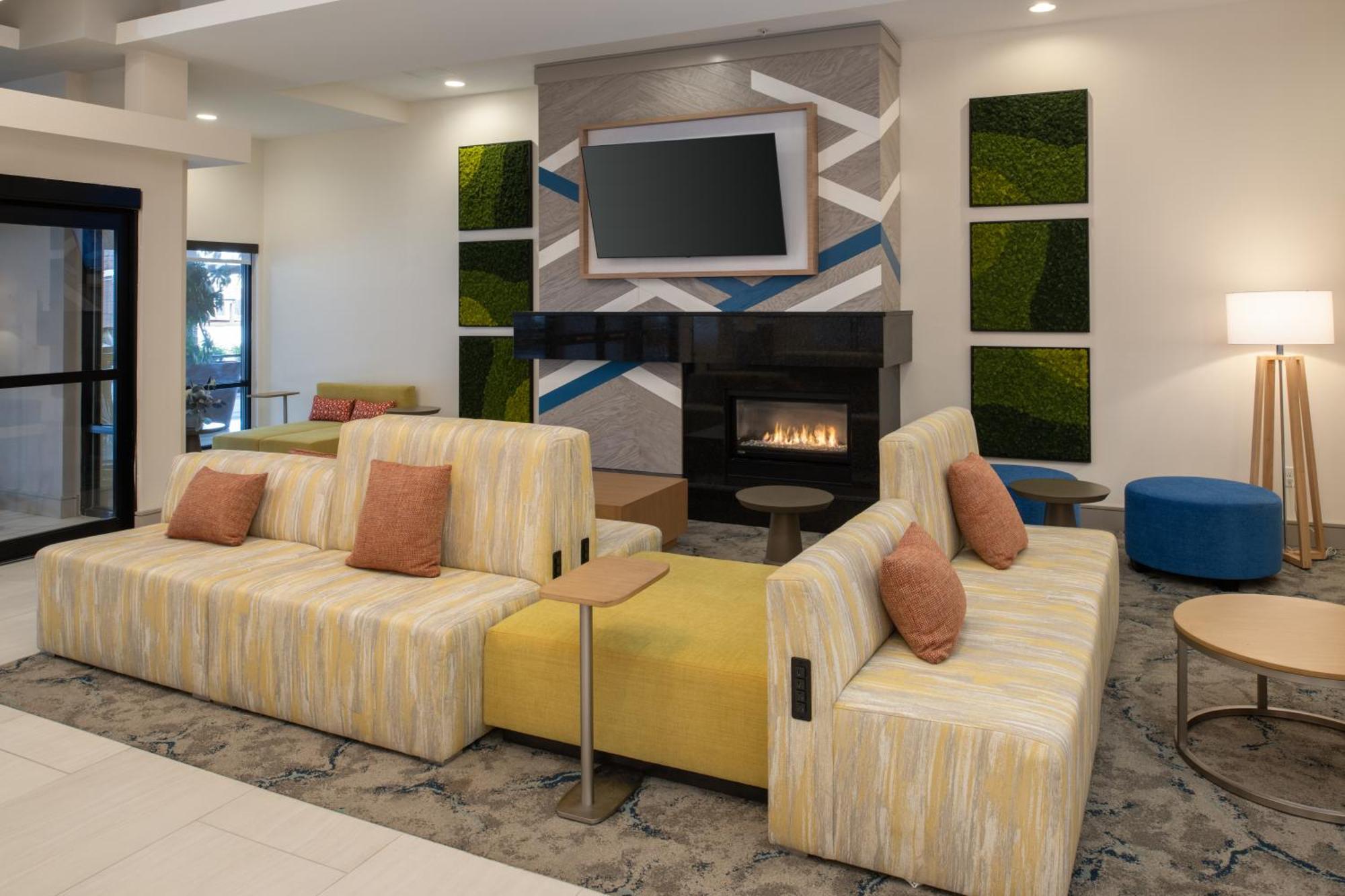Hilton Garden Inn Tacoma Downtown Bagian luar foto